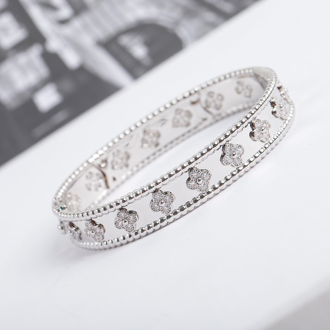 [Radiant Gem]¯CLOVER BRACELET 8MM DIAMONDS