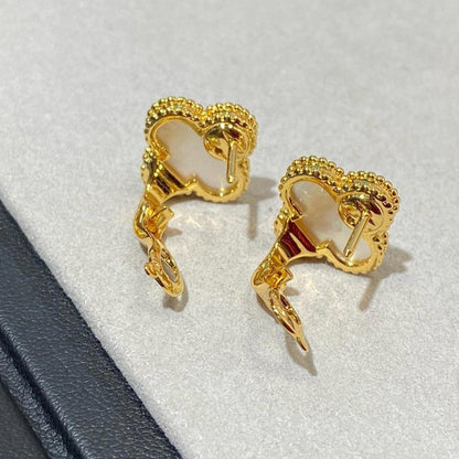 [Radiant Gem] CLOVER LARGE (20mm) 1 MOTIFS WHITE MOP STUD EARRINGS
