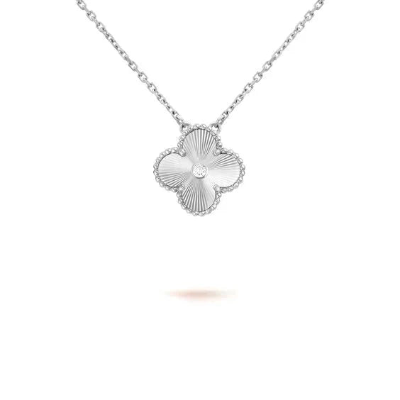 [Radiant Gem]¯CLOVER  15MM DIAMOND LASER NECKLACE SILVER