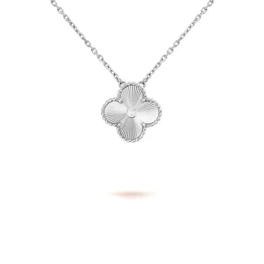 [Radiant Gem]¯CLOVER  15MM DIAMOND LASER NECKLACE SILVER