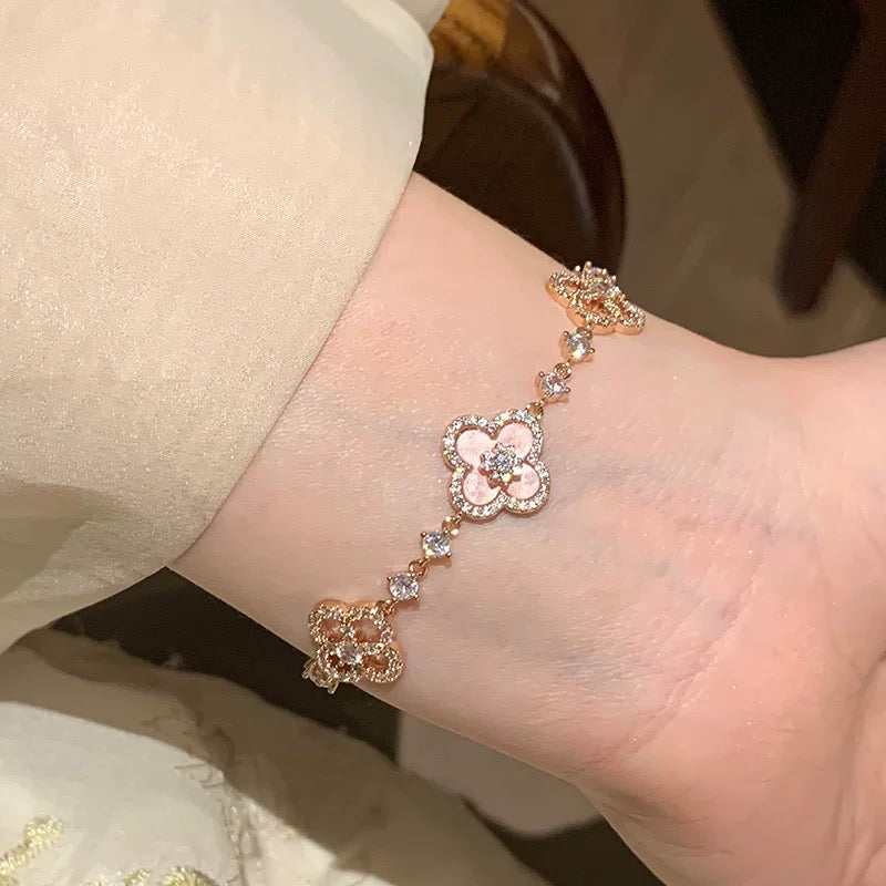 [Radiant Gem]¯CLOVER 5 MOTIF PINK BLUE RED WHITE BRACELET