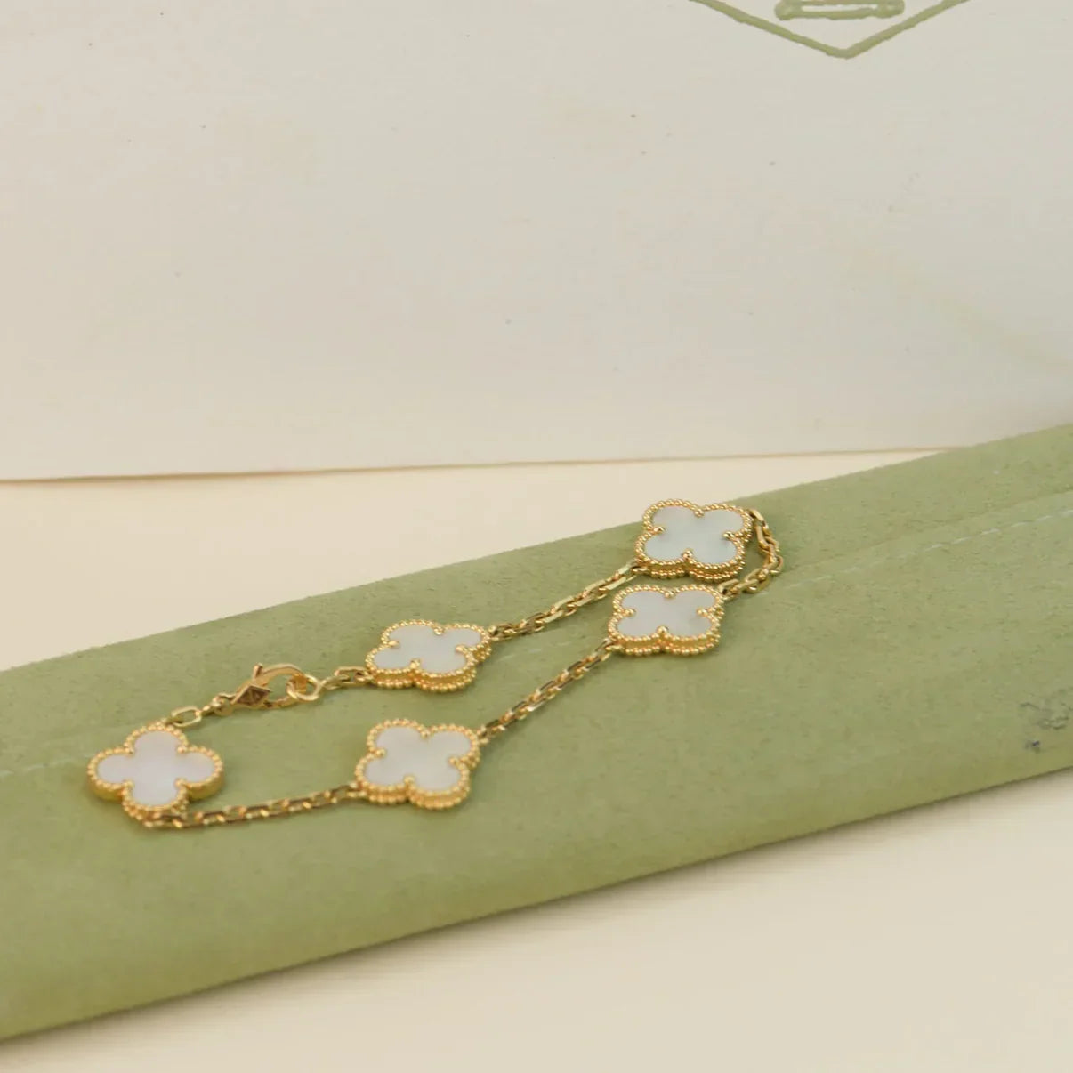 [Radiant Gem]New CLOVER WHITE PEARL MOP 5 MOTIF BRACELET COLLECTION