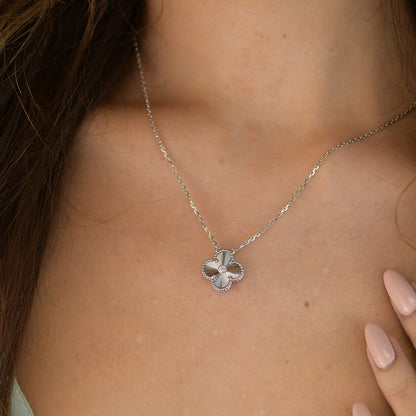 [Radiant Gem]¯CLOVER  15MM DIAMOND LASER NECKLACE SILVER