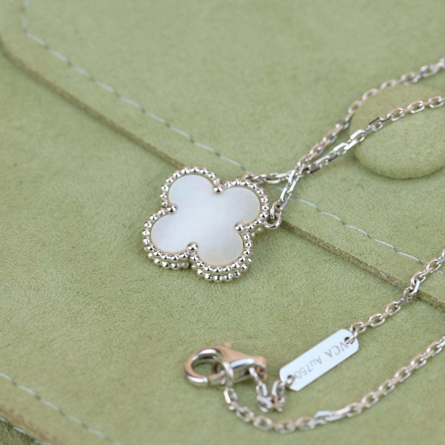 [Radiant Gem]¯CLOVER  15MM WHITE MOTHER-OF-PEARL SILVER
