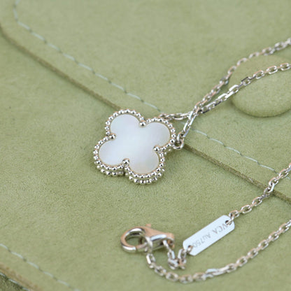 [Radiant Gem]¯CLOVER  15MM WHITE MOTHER-OF-PEARL SILVER