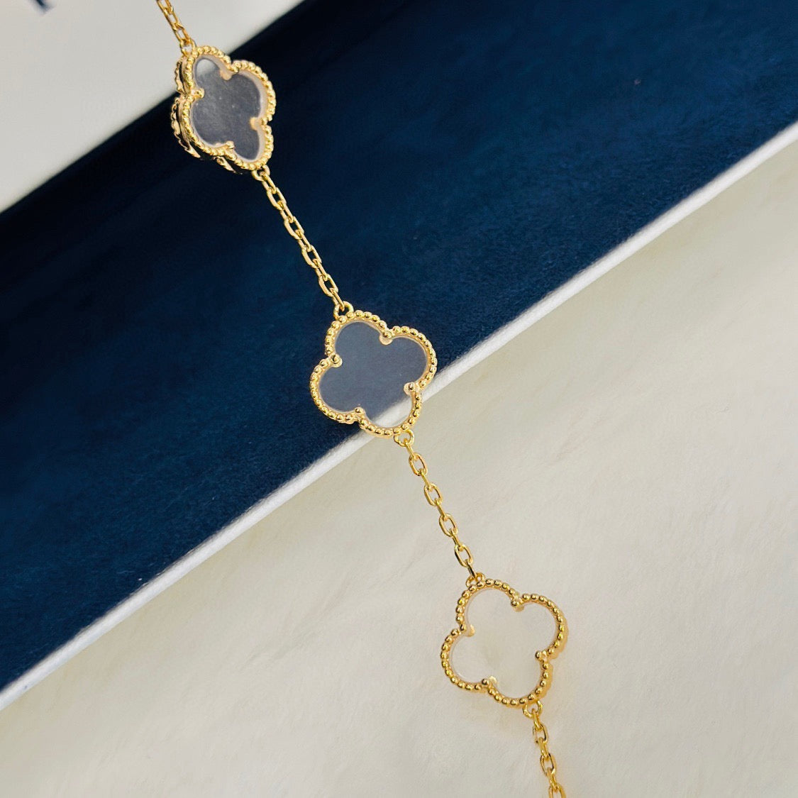 [Glow Jewelry]New CLOVER 5 MOTIF ROCK CRYSTAL BRACELET