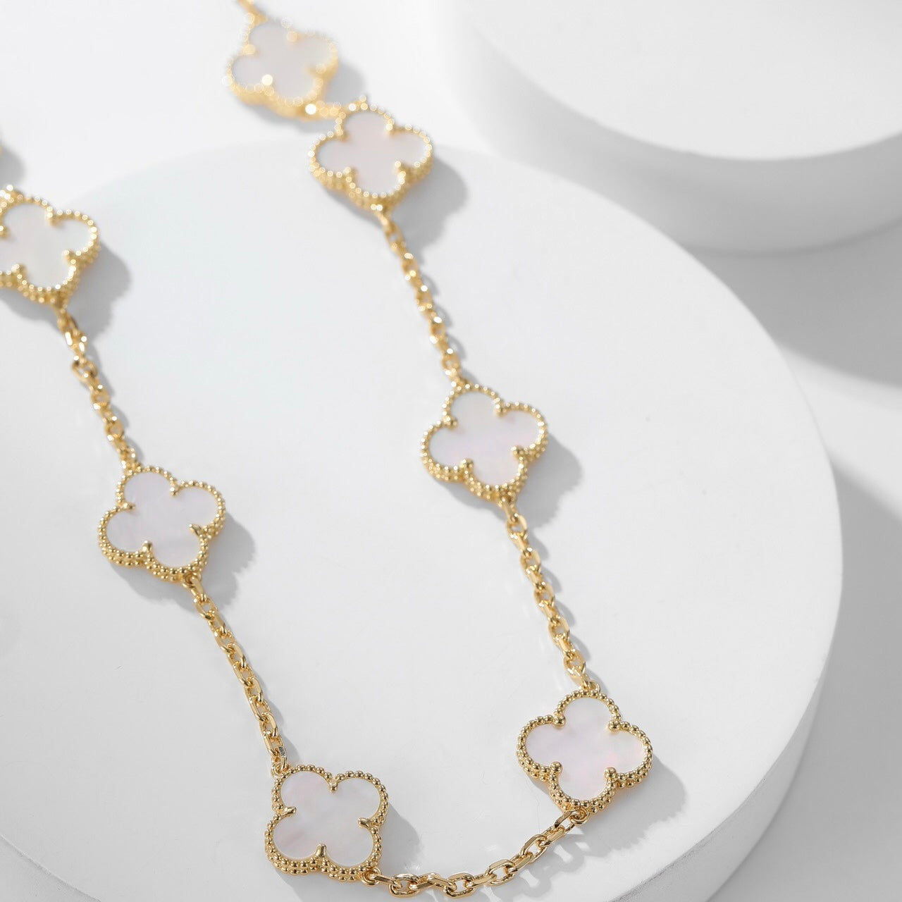 [Radiant Gem]¯CLOVER 10 MOTIFS WHITE MOTHER OF PEARL NECKLACE