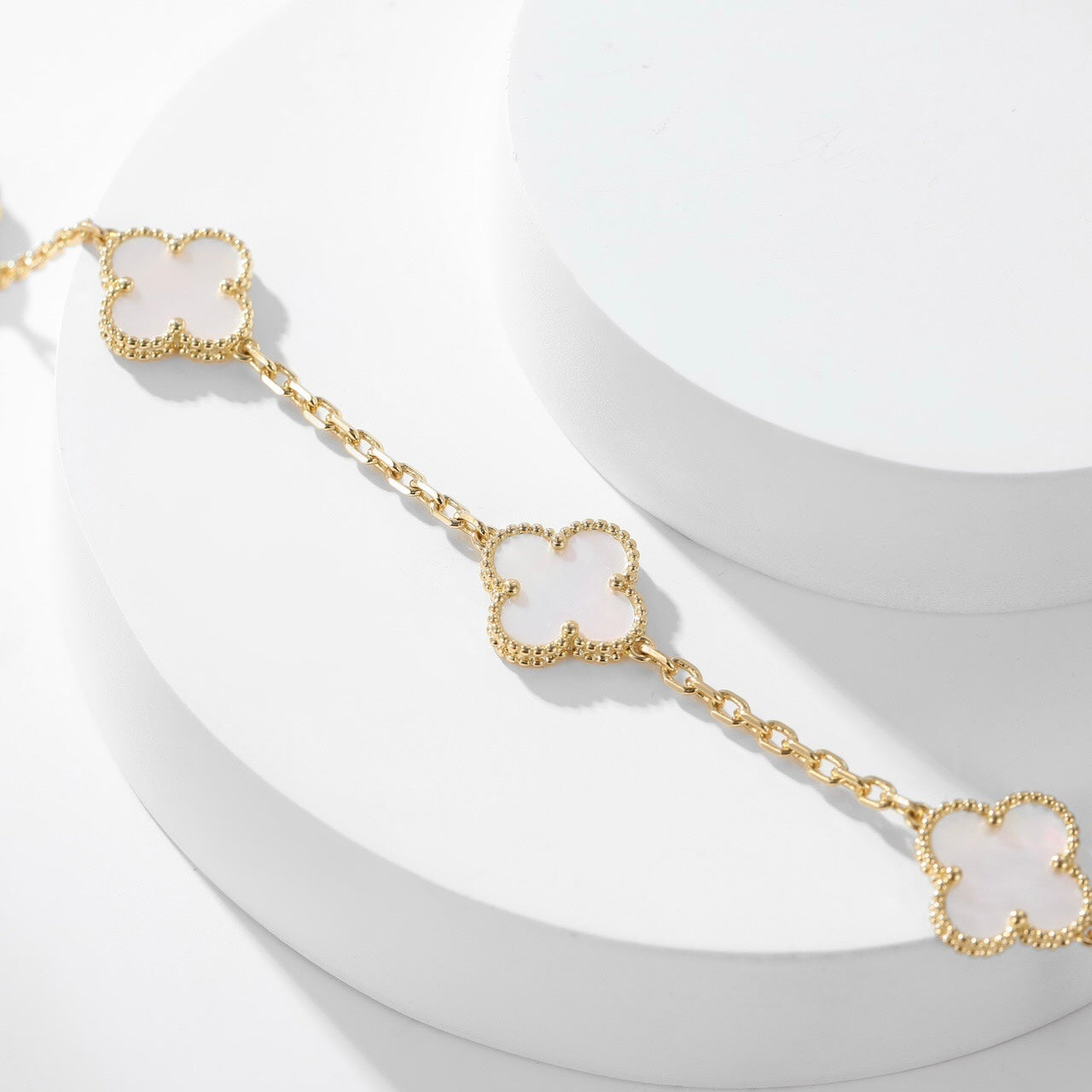 [Radiant Gem]¯CLOVER 10 MOTIFS WHITE MOTHER OF PEARL NECKLACE