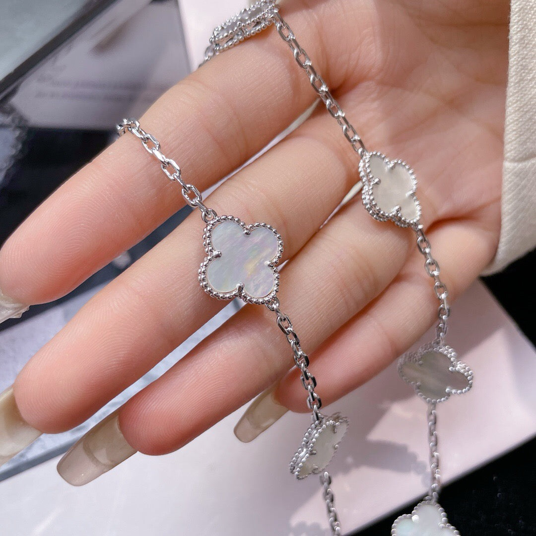 [Radiant Gem]¯CLOVER 10 MOTIFS WHITE MOTHER OF PEARL NECKLACE