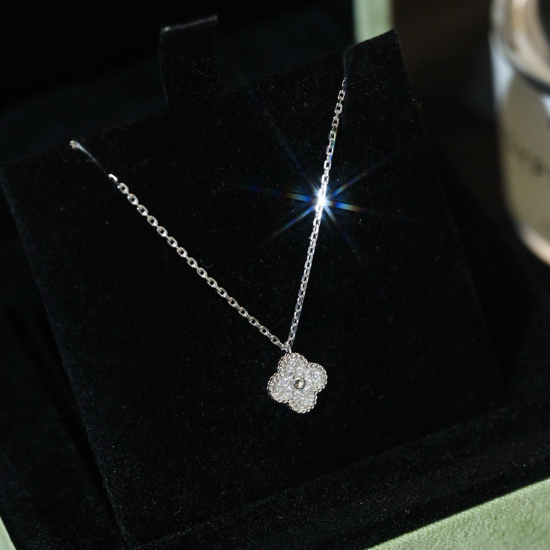[Radiant Gem]¯CLOVER MINI 9.5MM PENDANT DIAMOND NECKLACE