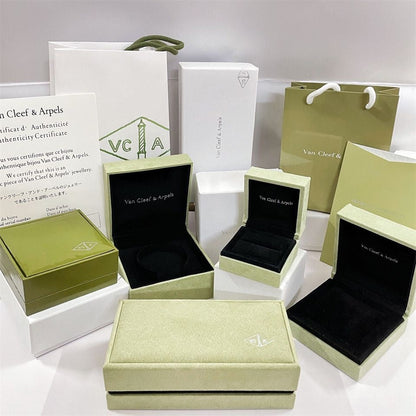 [Radiant Gem]¯VA CLOVER BRACELET NECKLACE RING BOX GIFT BAG