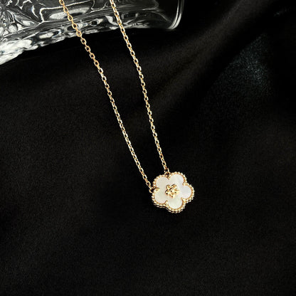 [Radiant Gem]¯LUCKY  WHITE MOP  PLUM BLOSSOM NECKLACE