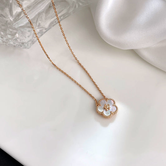 [Radiant Gem]¯LUCKY  WHITE MOP  PLUM BLOSSOM NECKLACE