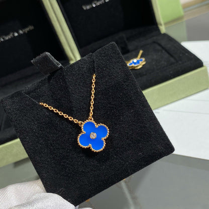 [Radiant Gem]¯CLOVER 15MM DIAMOND AND BLUE AGATE NECKLACE