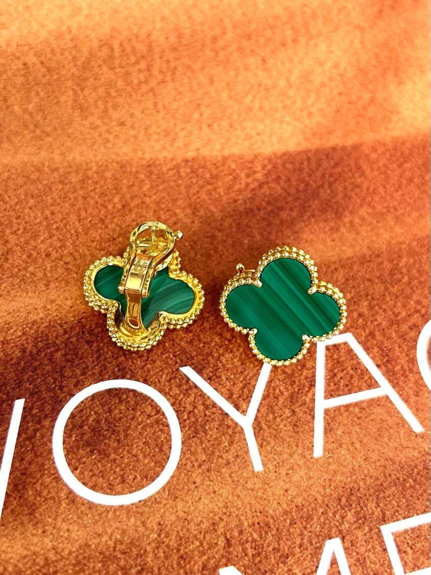 [Radiant Gem] CLOVER LARGE (20mm) 1 MOTIFS GREENER MOP STUD EARRINGS