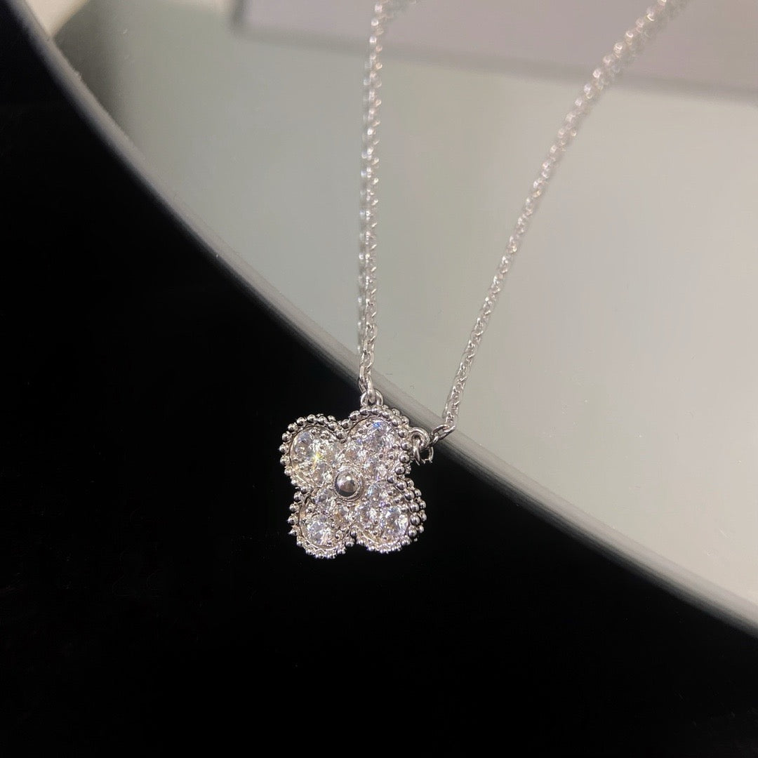 [Radiant Gem]¯CLOVER 15MM DIAMOND SINGLE FLOWER NECKLACE