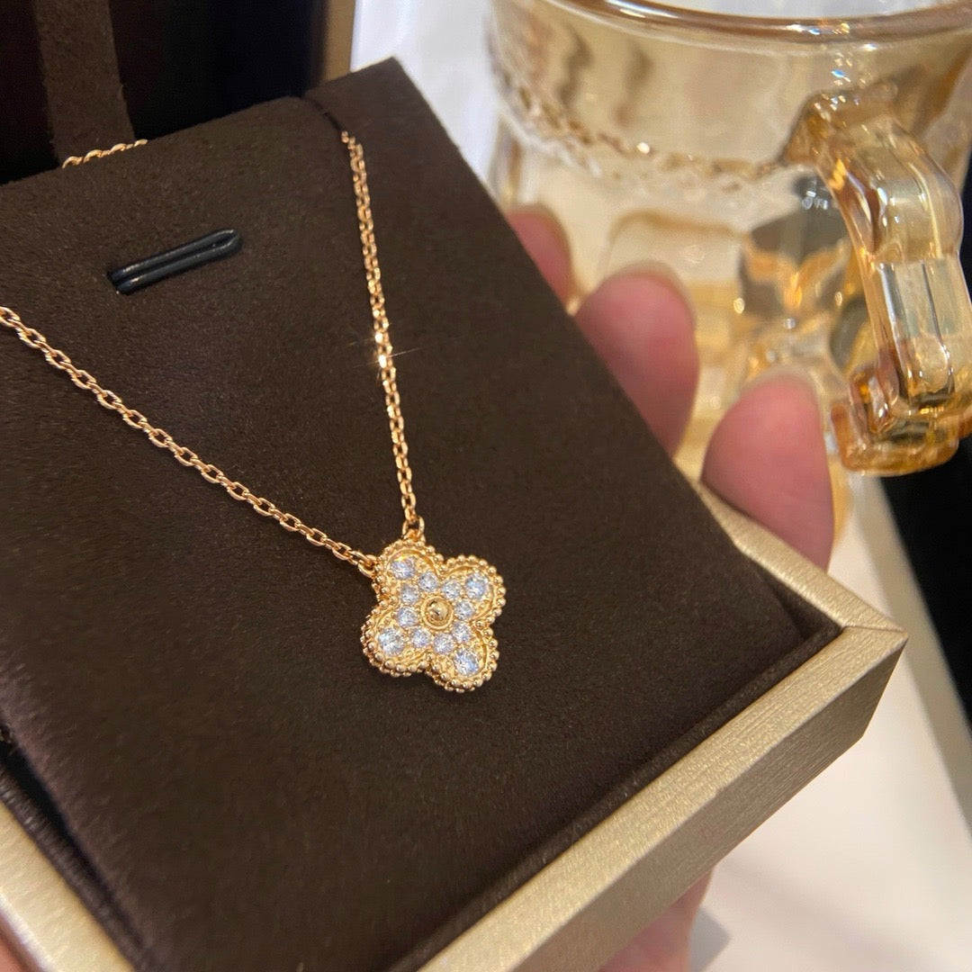 [Radiant Gem]¯CLOVER 15MM DIAMOND SINGLE FLOWER NECKLACE