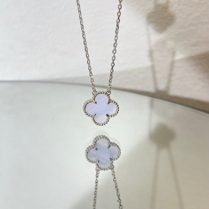 [Radiant Gem]¯CLOVER 15MM BLUE CHALCEDONY NECKLACE SILVER