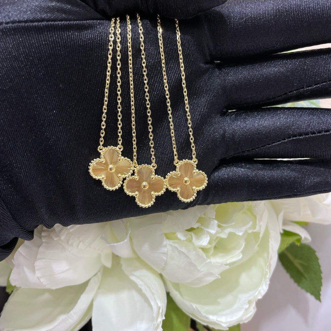 [Radiant Gem]¯CLOVER 15MM LASER NECKLACE
