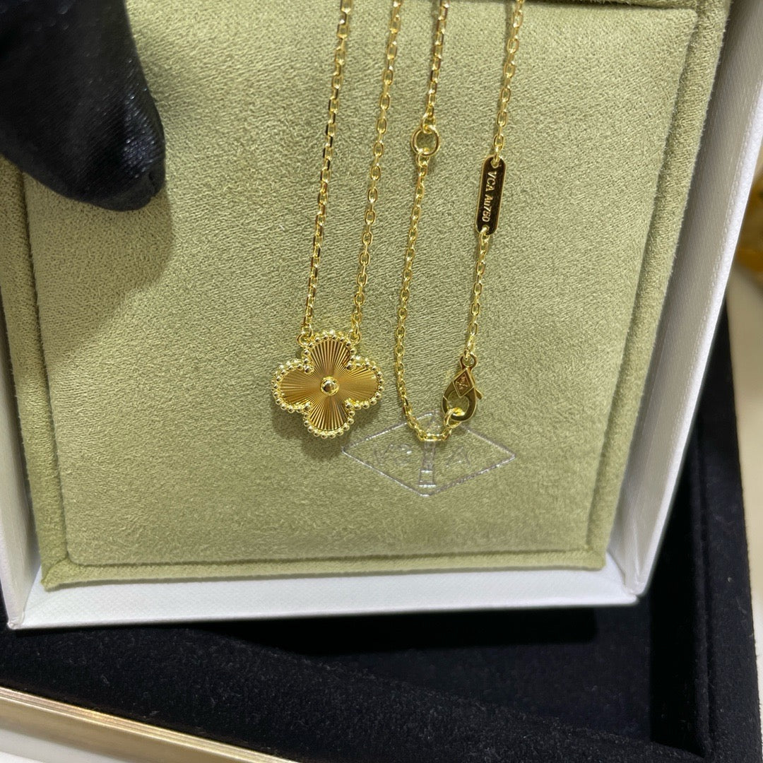 [Radiant Gem]¯CLOVER 15MM LASER NECKLACE