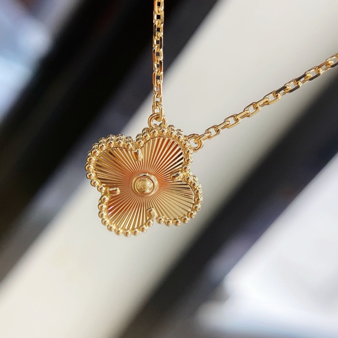 [Radiant Gem]¯CLOVER 15MM LASER NECKLACE