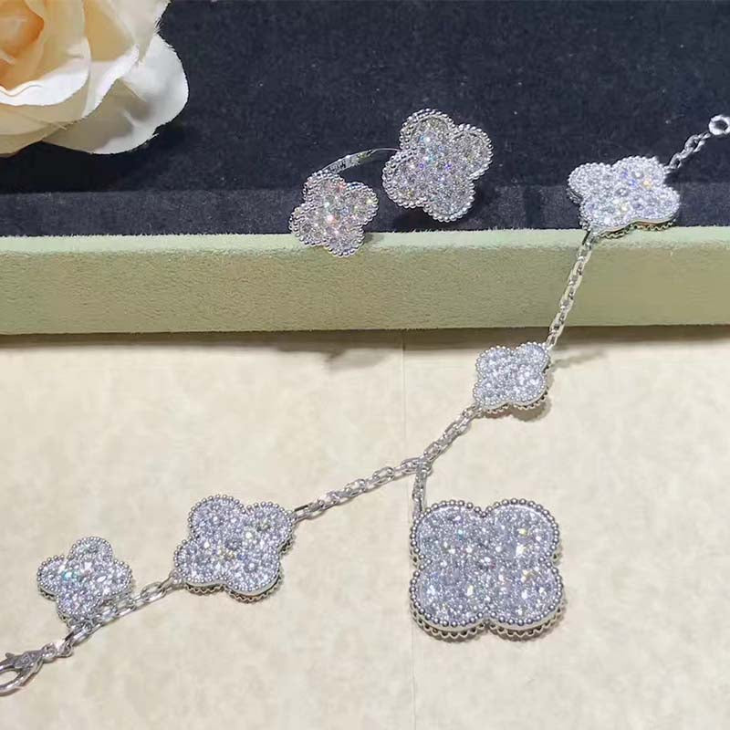 [Radiant Gem]¯CLOVER 6 MOTIFS SILVER DIAMOND BRACELET