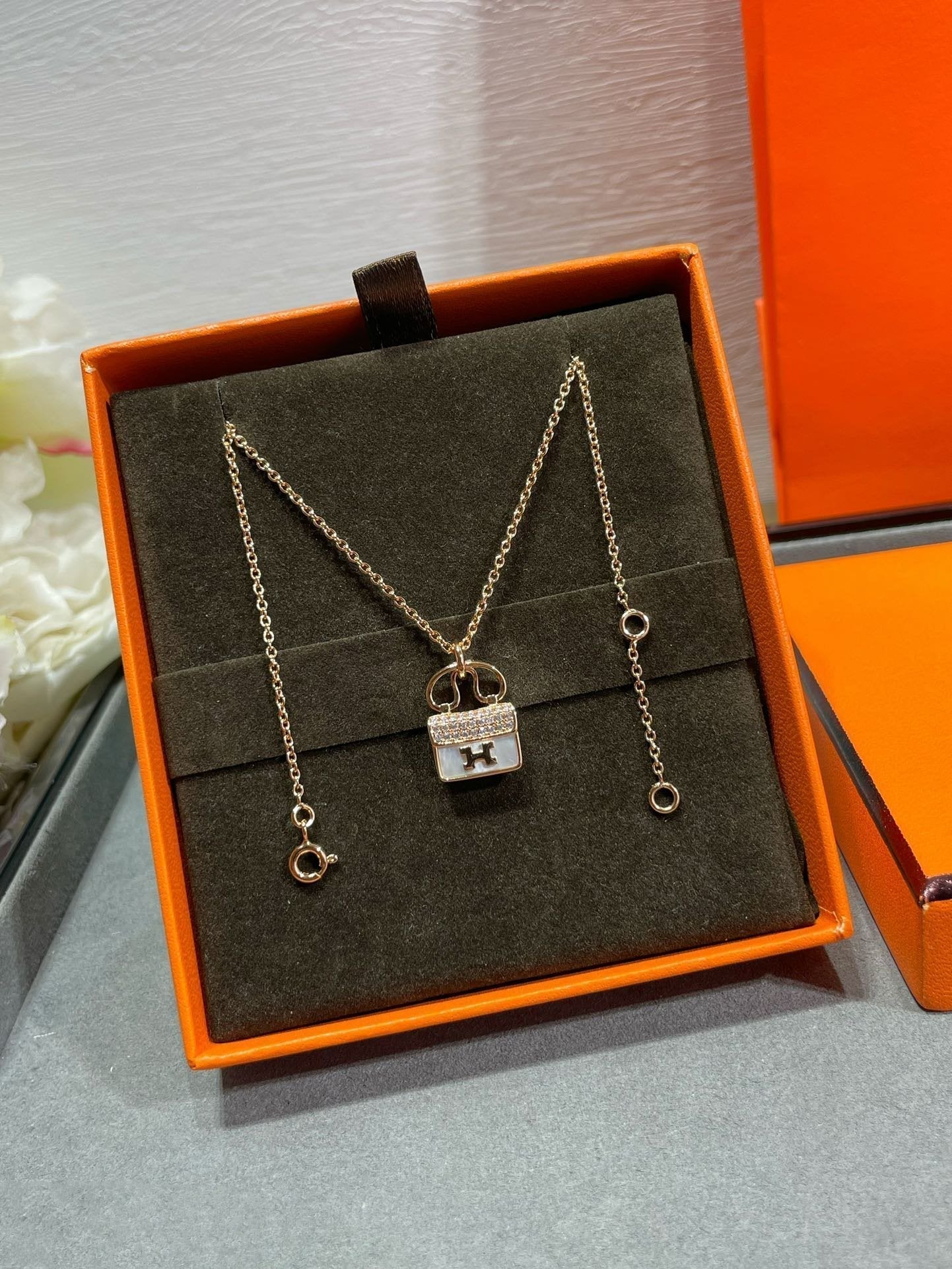 [Radiant Gem]¯H CIRCE MOISSANITE PENDANT NECKLACE GOLD