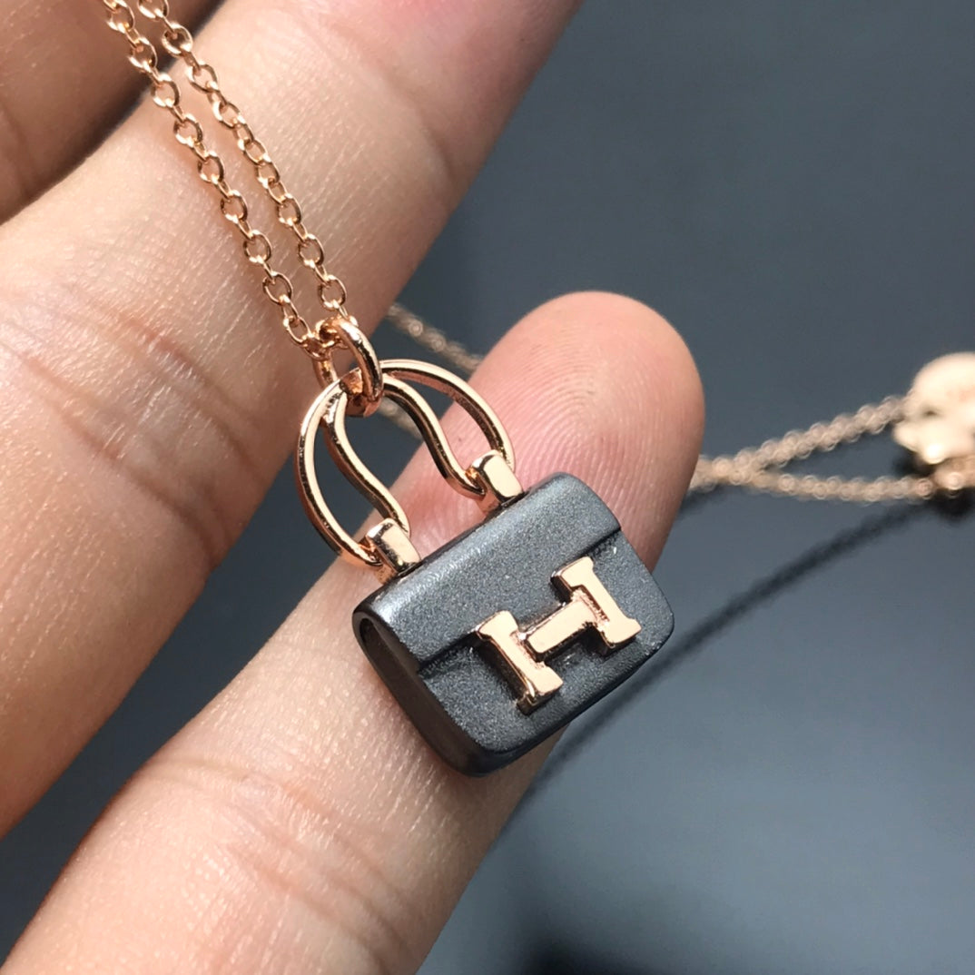 [Radiant Gem]¯WOMEN'S HM AMULETTES CONSTANCE PENDANT NECKLACE