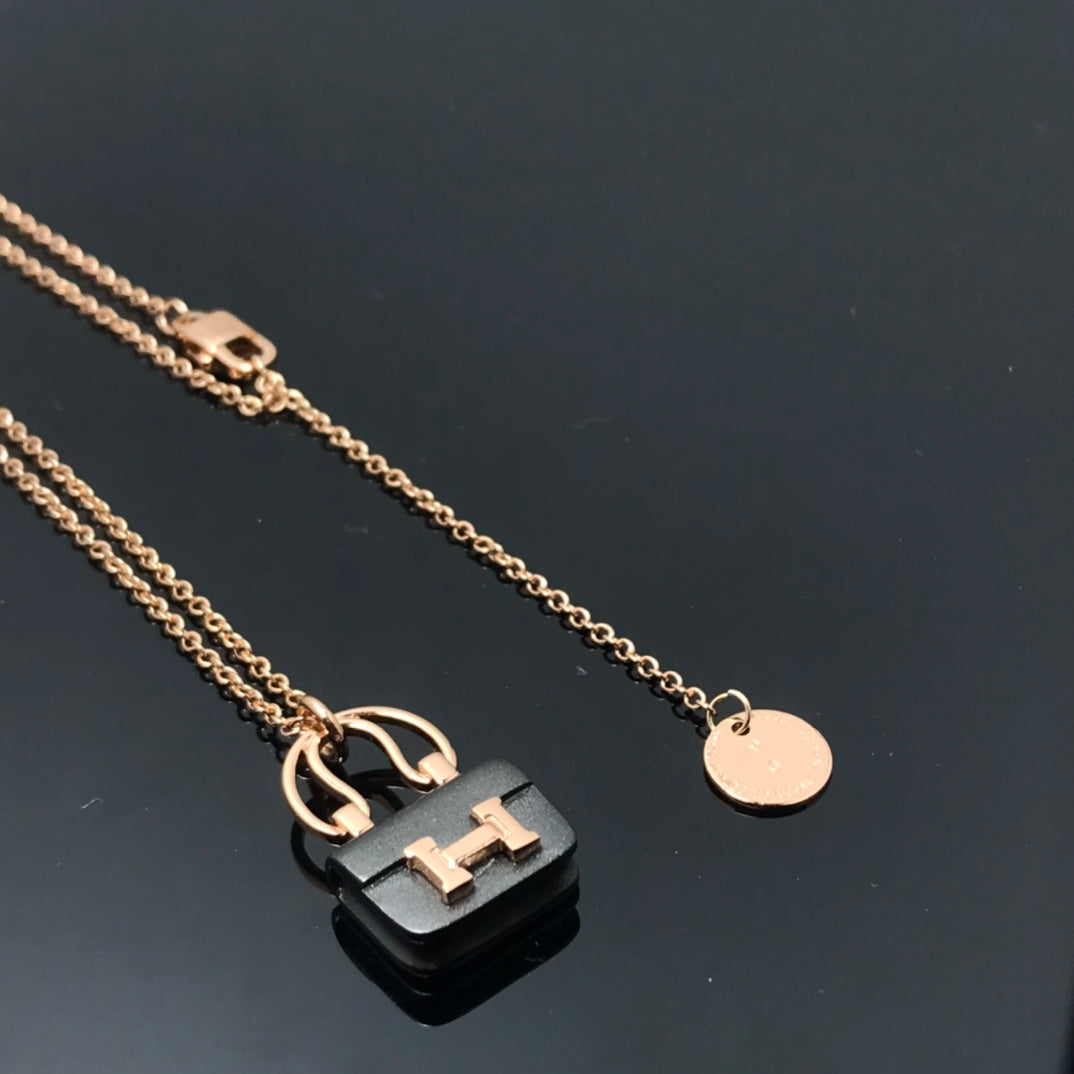 [Radiant Gem]¯WOMEN'S HM AMULETTES CONSTANCE PENDANT NECKLACE