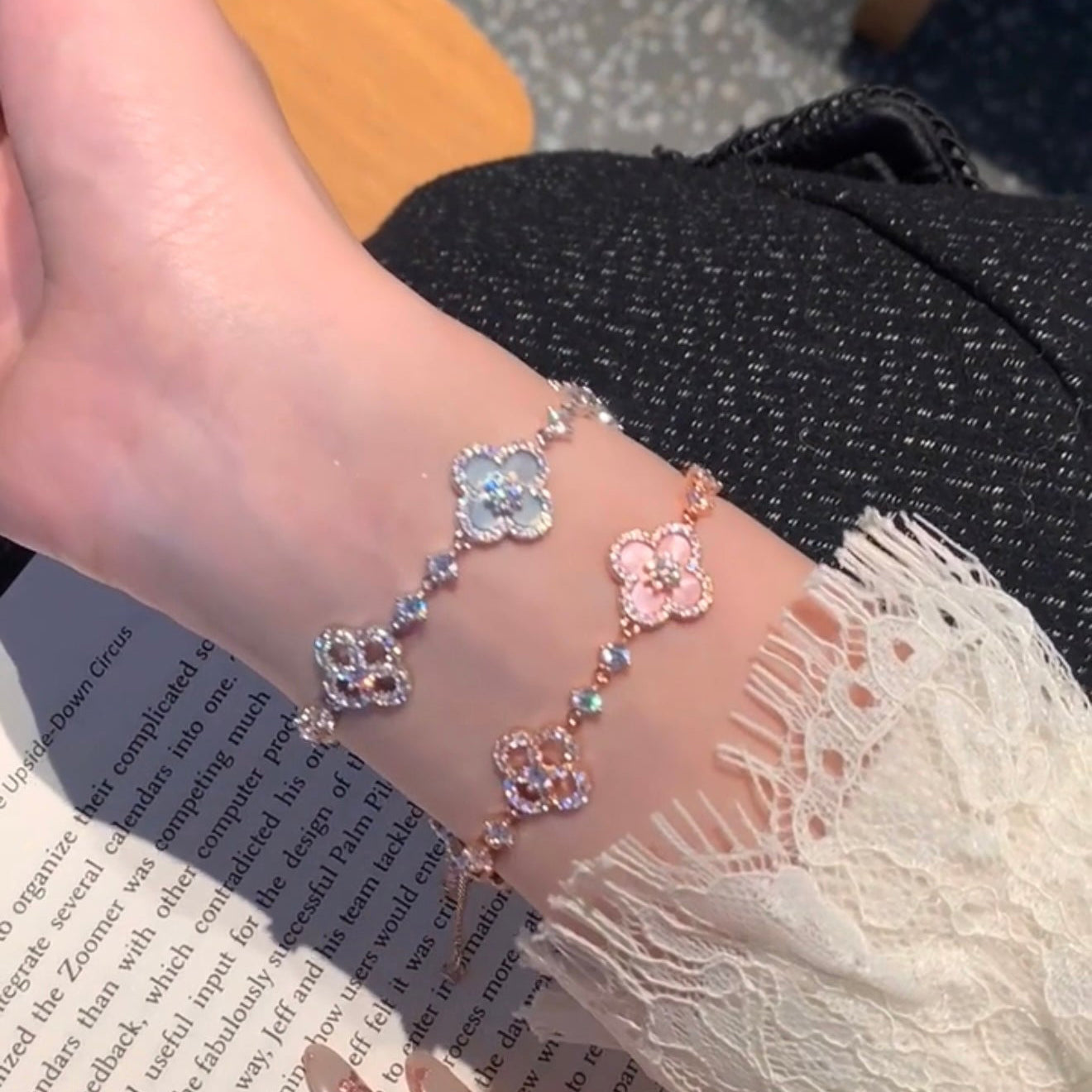[Radiant Gem]¯CLOVER 5 MOTIF PINK BLUE RED WHITE BRACELET
