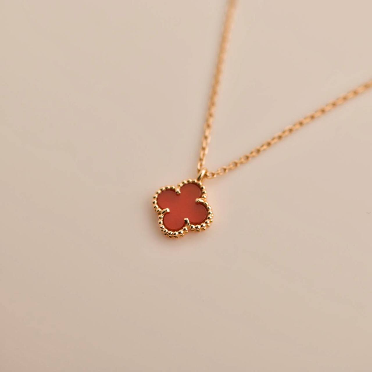 [Radiant Gem]¯CLOVER MINI 9.5MM WHITE CARNELIANS NECKLACE
