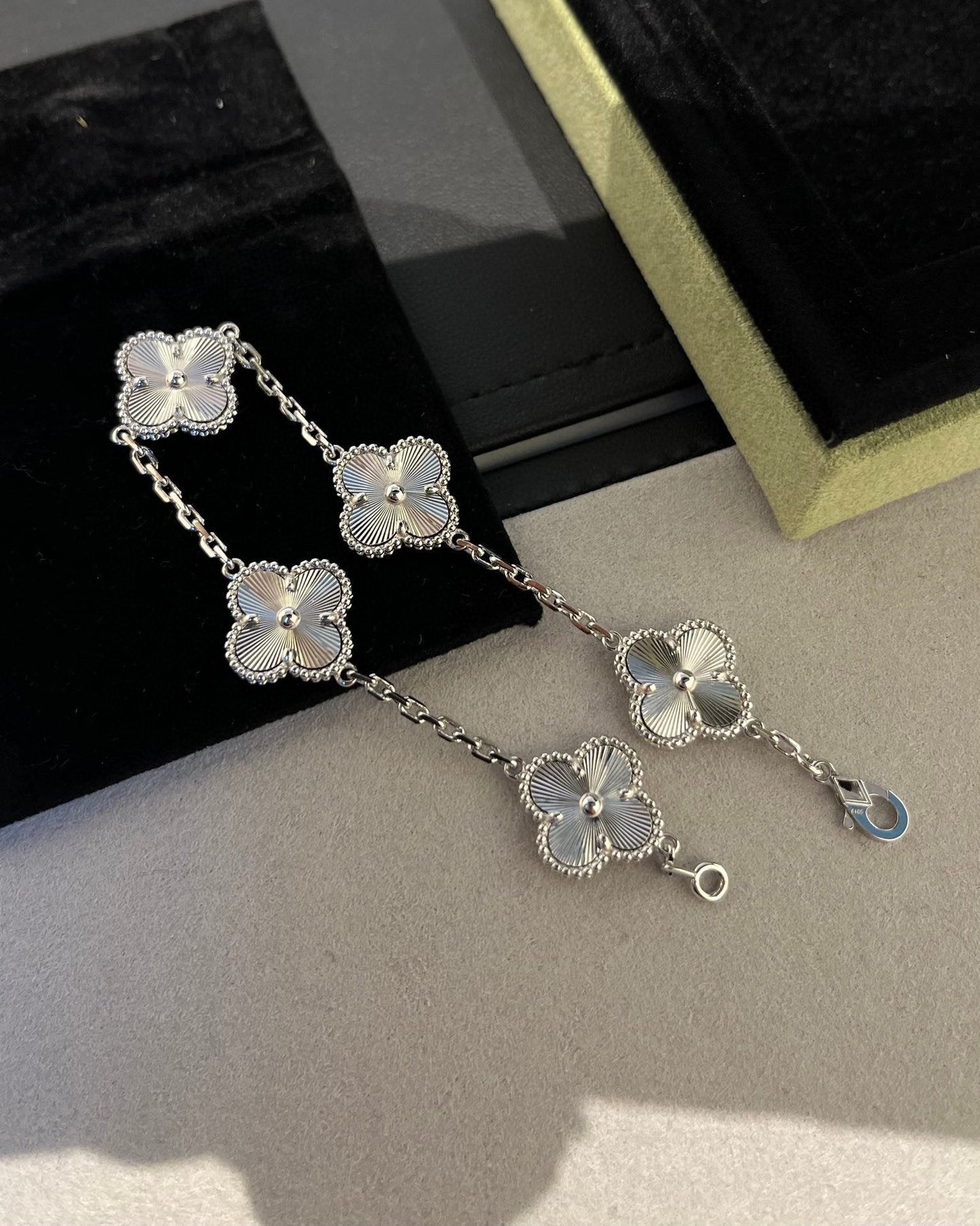 [Radiant Gem]New  CLOVER 5 MOTIF LASER BRACELET COLLECTION
