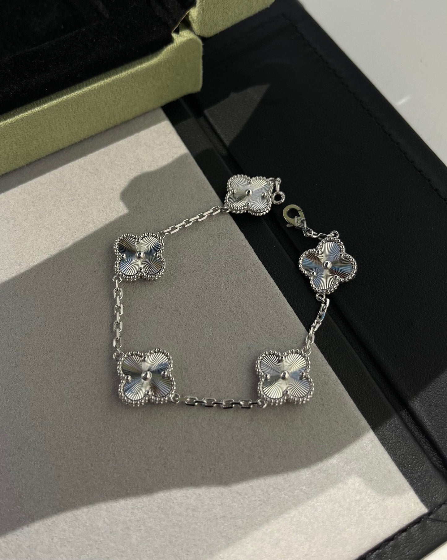 [Radiant Gem]New  CLOVER 5 MOTIF LASER BRACELET COLLECTION
