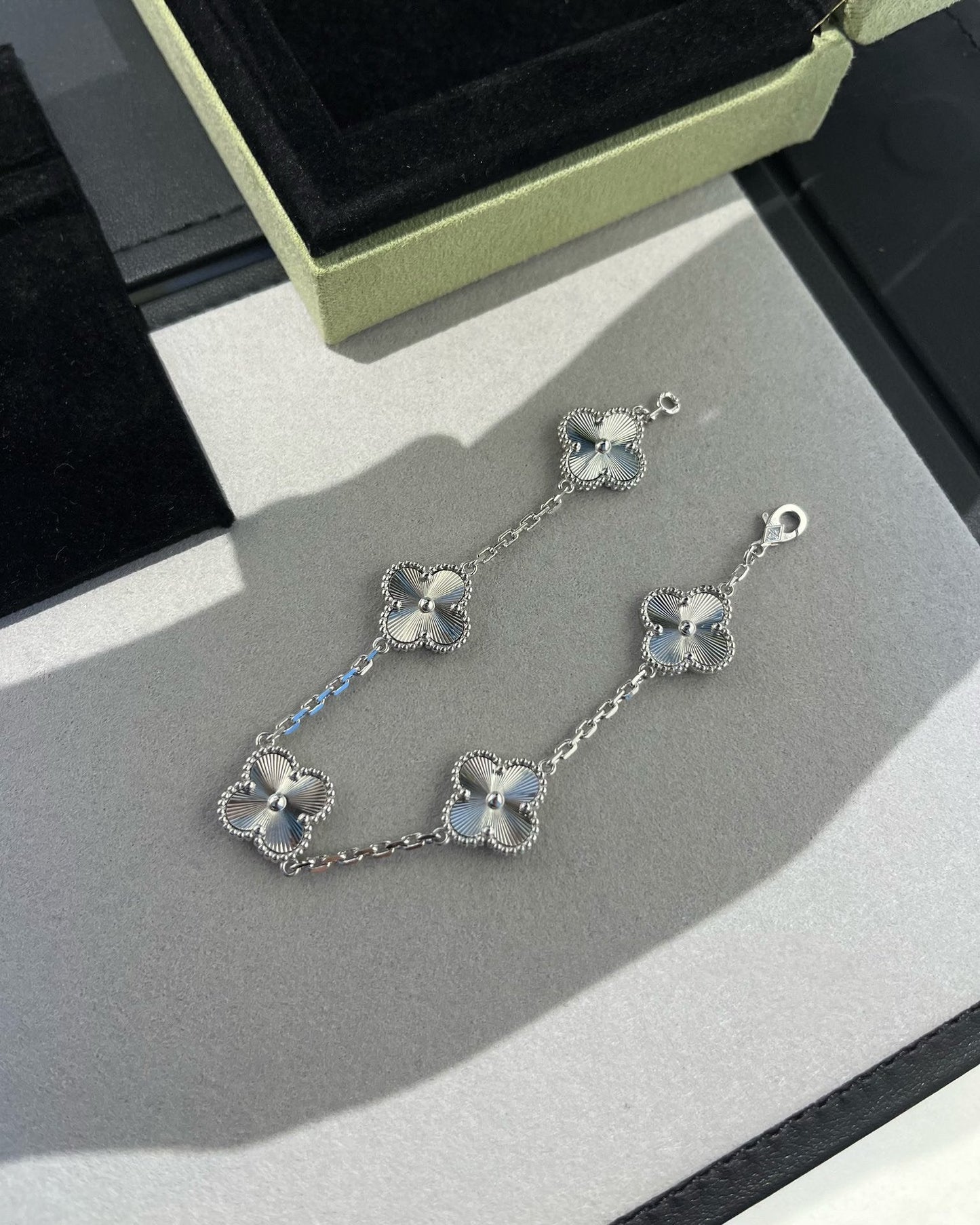 [Radiant Gem]New  CLOVER 5 MOTIF LASER BRACELET COLLECTION
